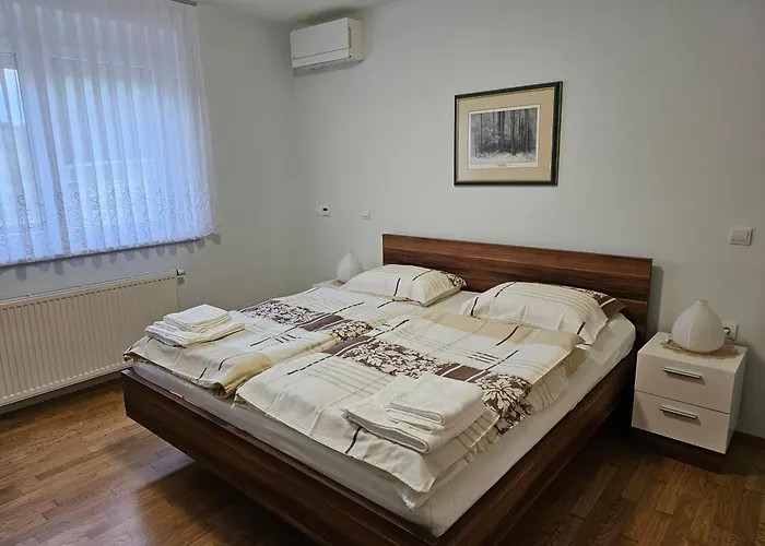 Počitniška hiša Hisica Ob Potoku