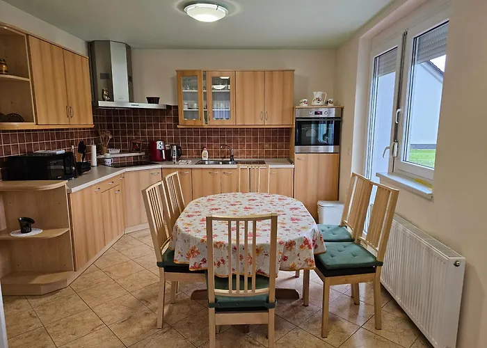 Hisica Ob Potoku Podcetrtek